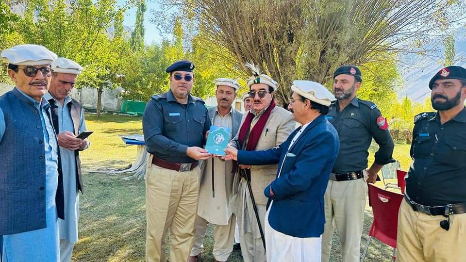 Officials and dignitaries exchanging memento at ceremony